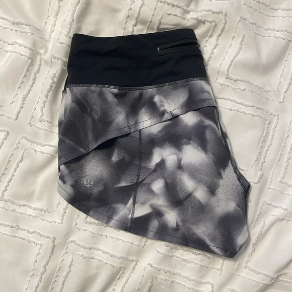 Lululemon Hotty Hot Shorts - Picture 4 of 4